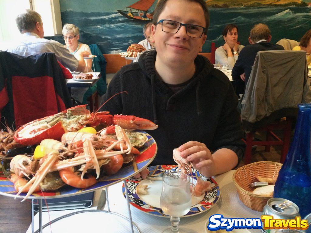 Szymon podczas degustacji owoców morza w Tréguier w dniu urodzin