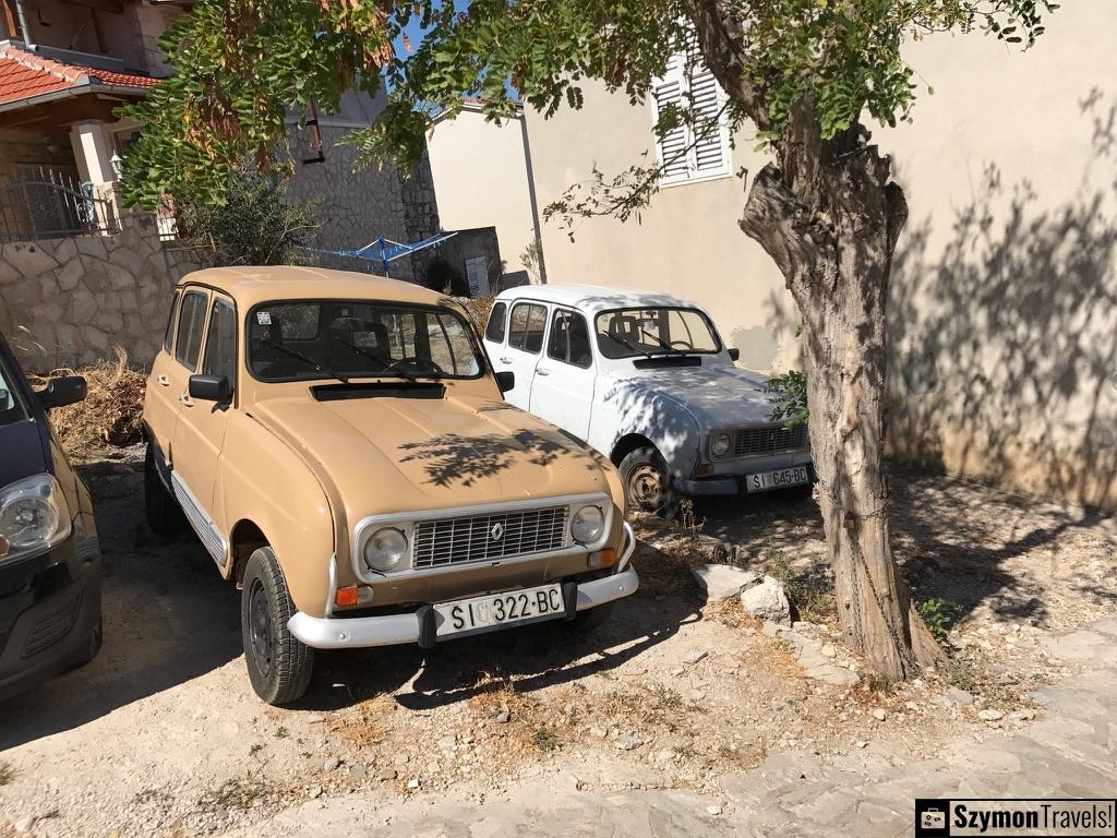 Stare piękne Renault w Primošten, Chorwacja