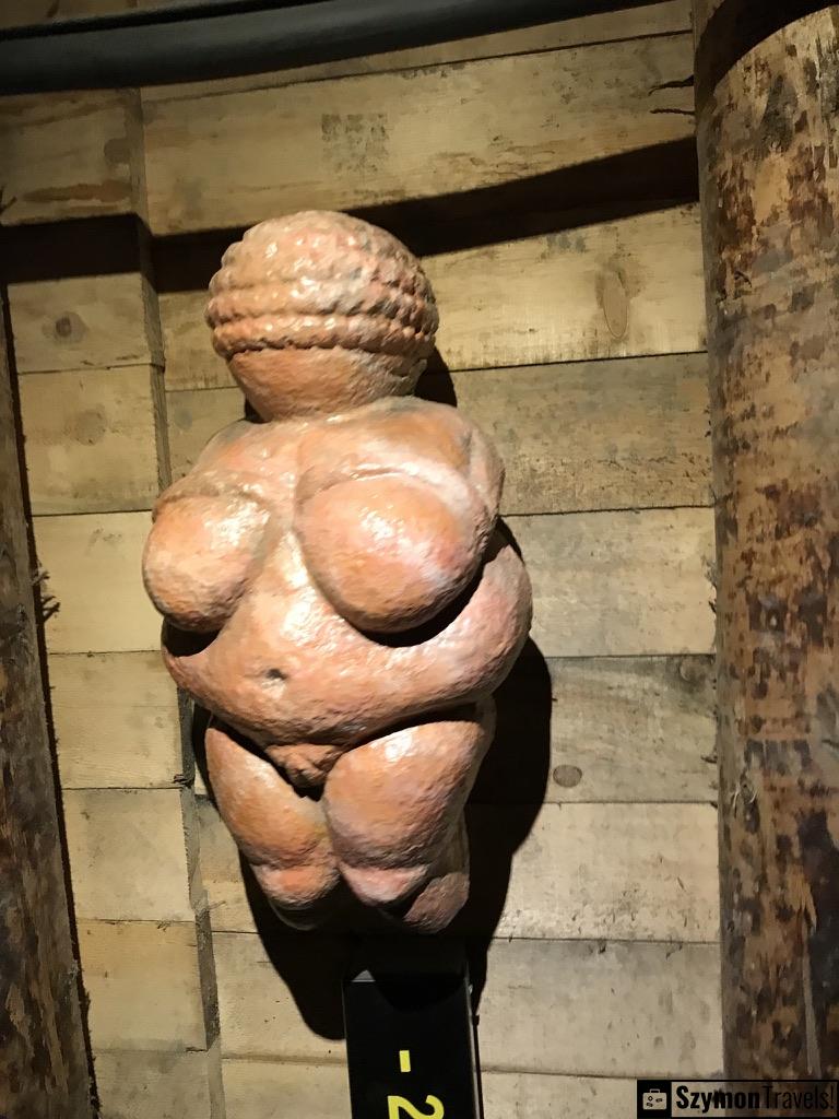 Wenus z Willendorfu w Hallstatt, Austria Wenus z Willendorfu w Hallstatt, Austria