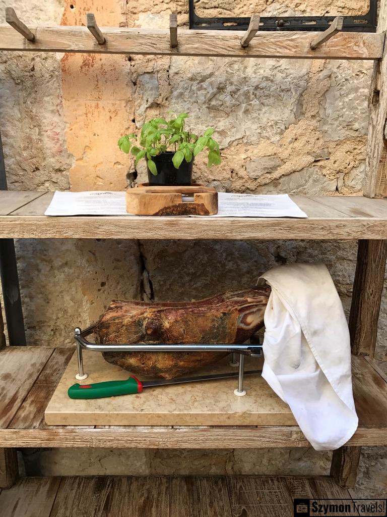 Dalmatyńska pršut w Primošten, Chorwacja