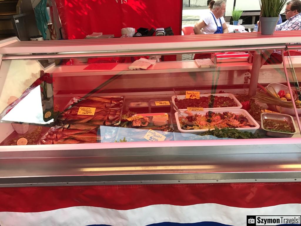 Lokalne specjały na Markt, Maastricht, Holandia