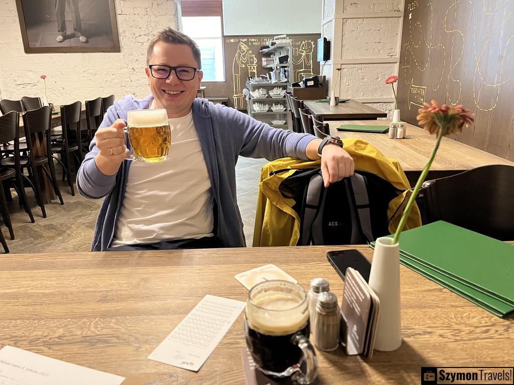 Szymon w Lokál U Caipla, Brno, Czechy