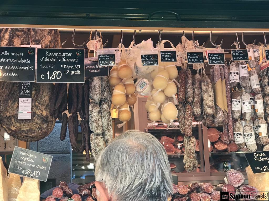 Lokalny targ w Bolzano, Włochy