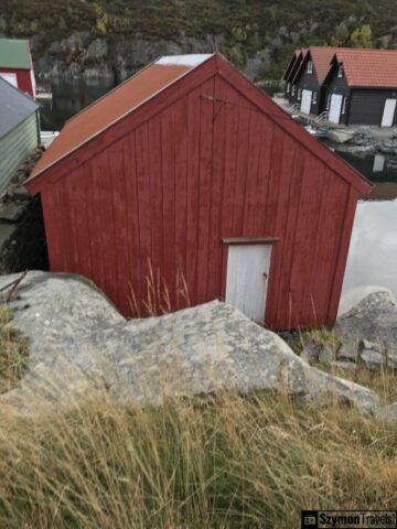 Czerwony dom na wyspie Sotra Czerwony dom na wyspie Sotra