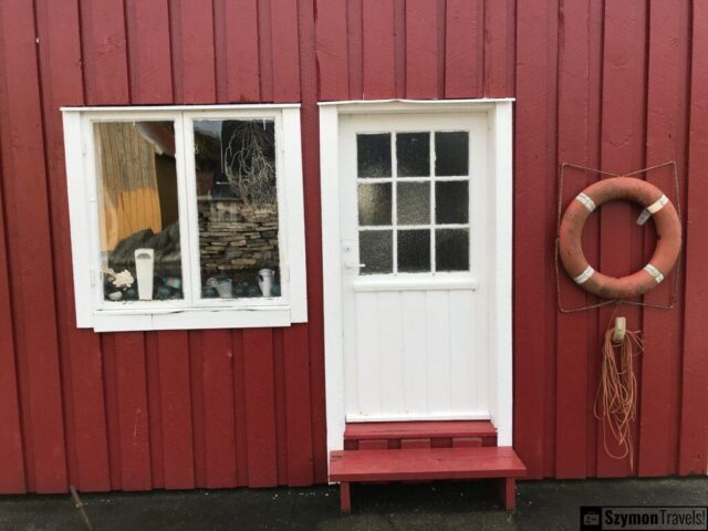 Czerwony domek rybacki na wyspa Sotra Czerwony domek rybacki na wyspa Sotra