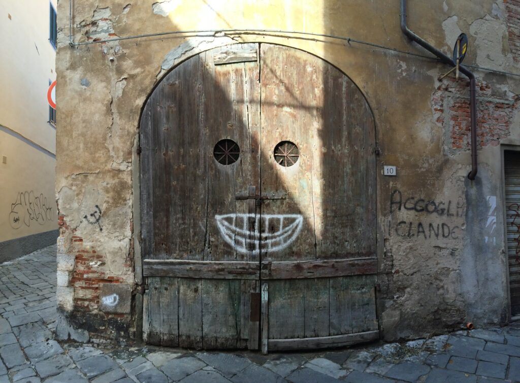 Funny doors in Pisa