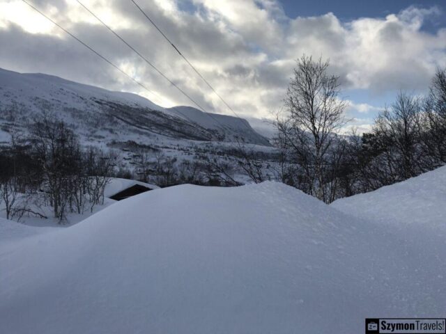 Widok na zaspę i góry w Norwegi Widok na zaspę i góry w Norwegi