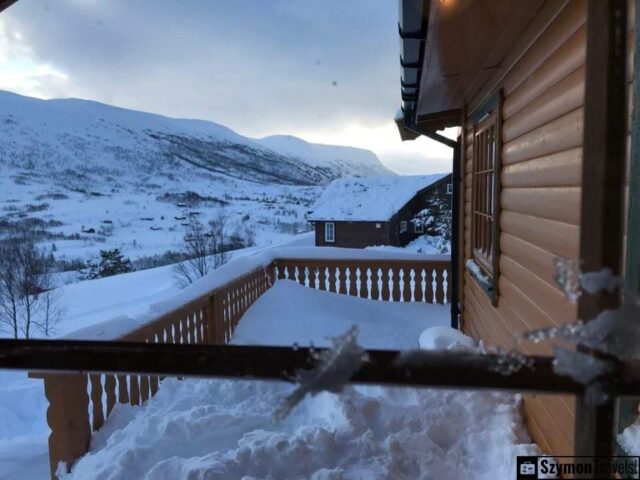 Widok na góry i kabiny w Norwegii Widok na góry i kabiny w Norwegii