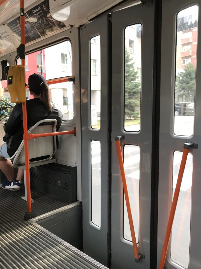 Wnętrze tramwaju w Brnie, Czechy