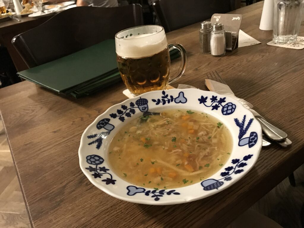 Rosół w Lokál U Caipla, Brno, Czechy Rosół w Lokál U Caipla, Brno, Czechy