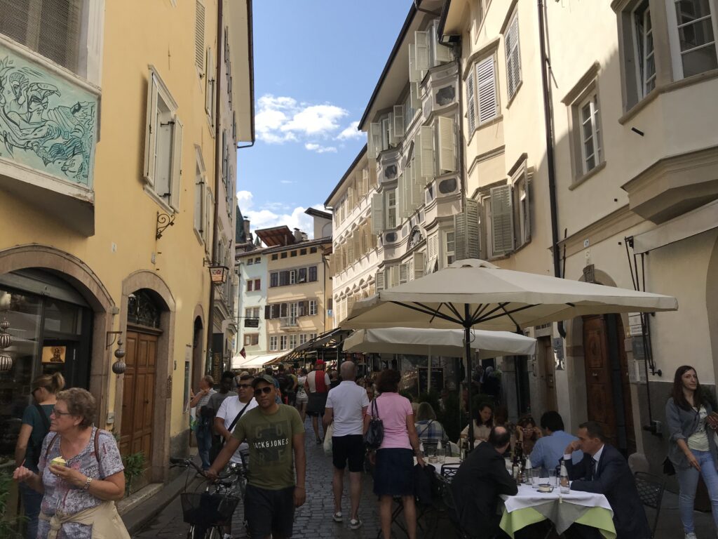 Przesmyk w Bolzano, Włochy Przesmyk w Bolzano, Włochy