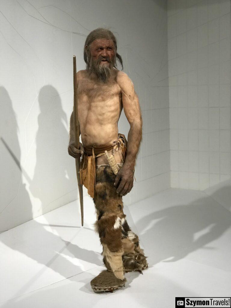 Rekonstrukcja Ötzi w Muzeum w Bolzano, Włochy Ötzi w Muzeum w Bolzano, Włochy