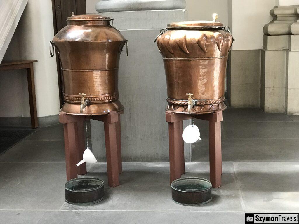 Weihwasserbehälter w Stiftskirche St. Gallen Weihwasserbehälter w Stiftskirche St. Gallen, Szwajcaria