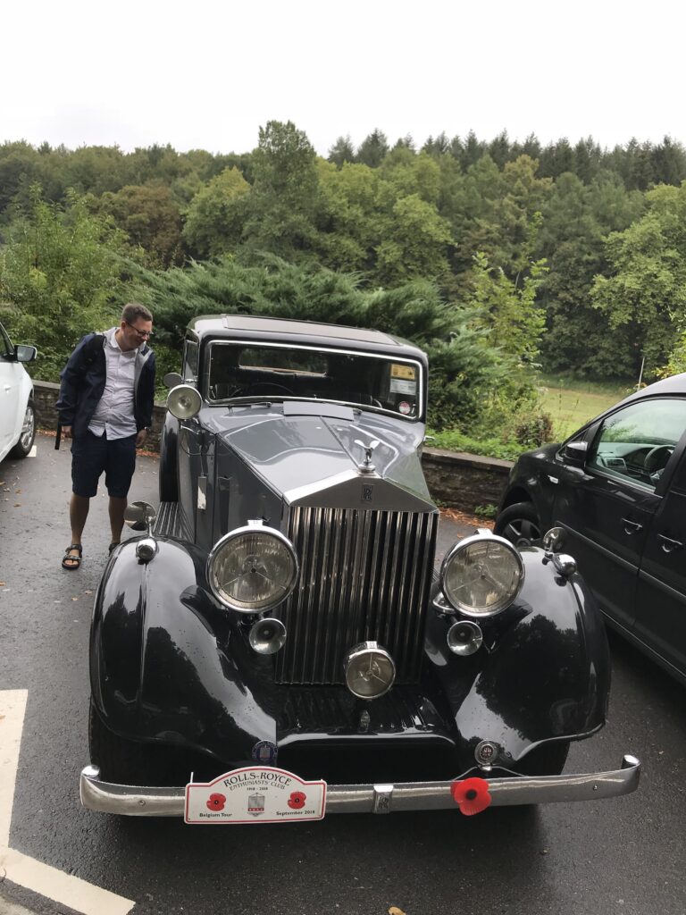 Szymon obok Rolls-Royce Phantom III w Orval, Belgia Szymon obok Rolls-Royce Phantom III w Orval, Belgia