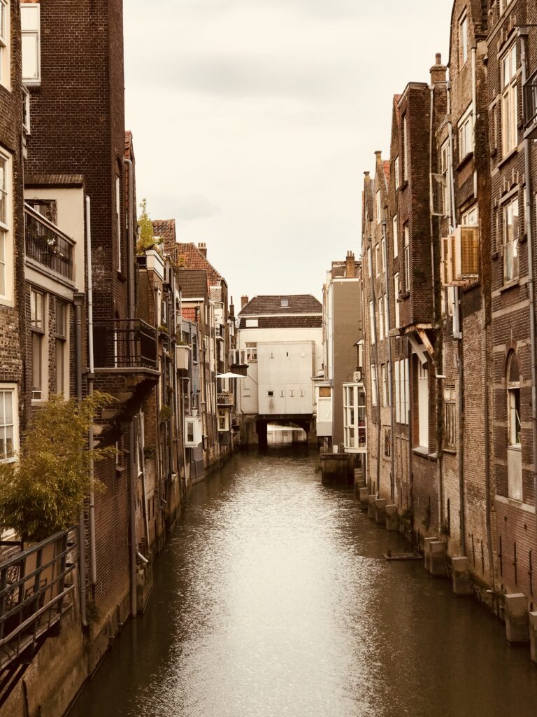 Kanał w Dordrecht, Netherlands Kanał w Dordrecht, Netherlands