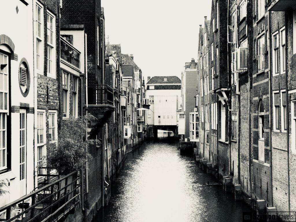 Kanał w Dordrecht, Netherlands B&W Kanał w Dordrecht, Netherlands B&W