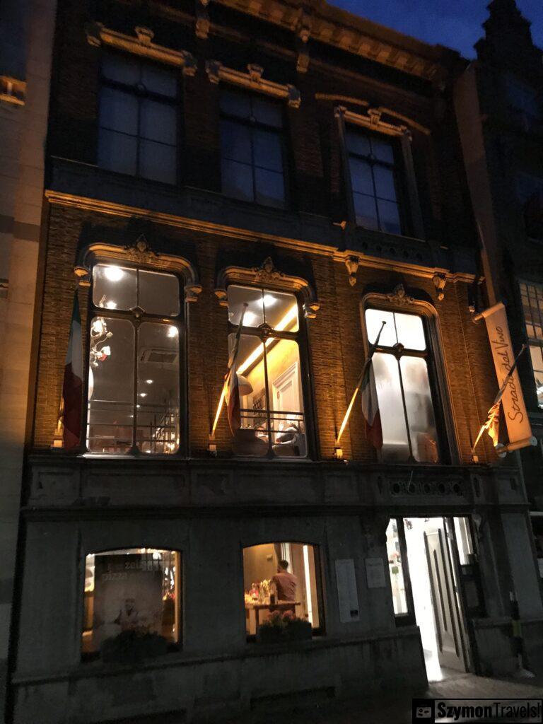 budynek wieczorem w Dordrecht, Netherlands budynek wieczorem w Dordrecht, Netherlands