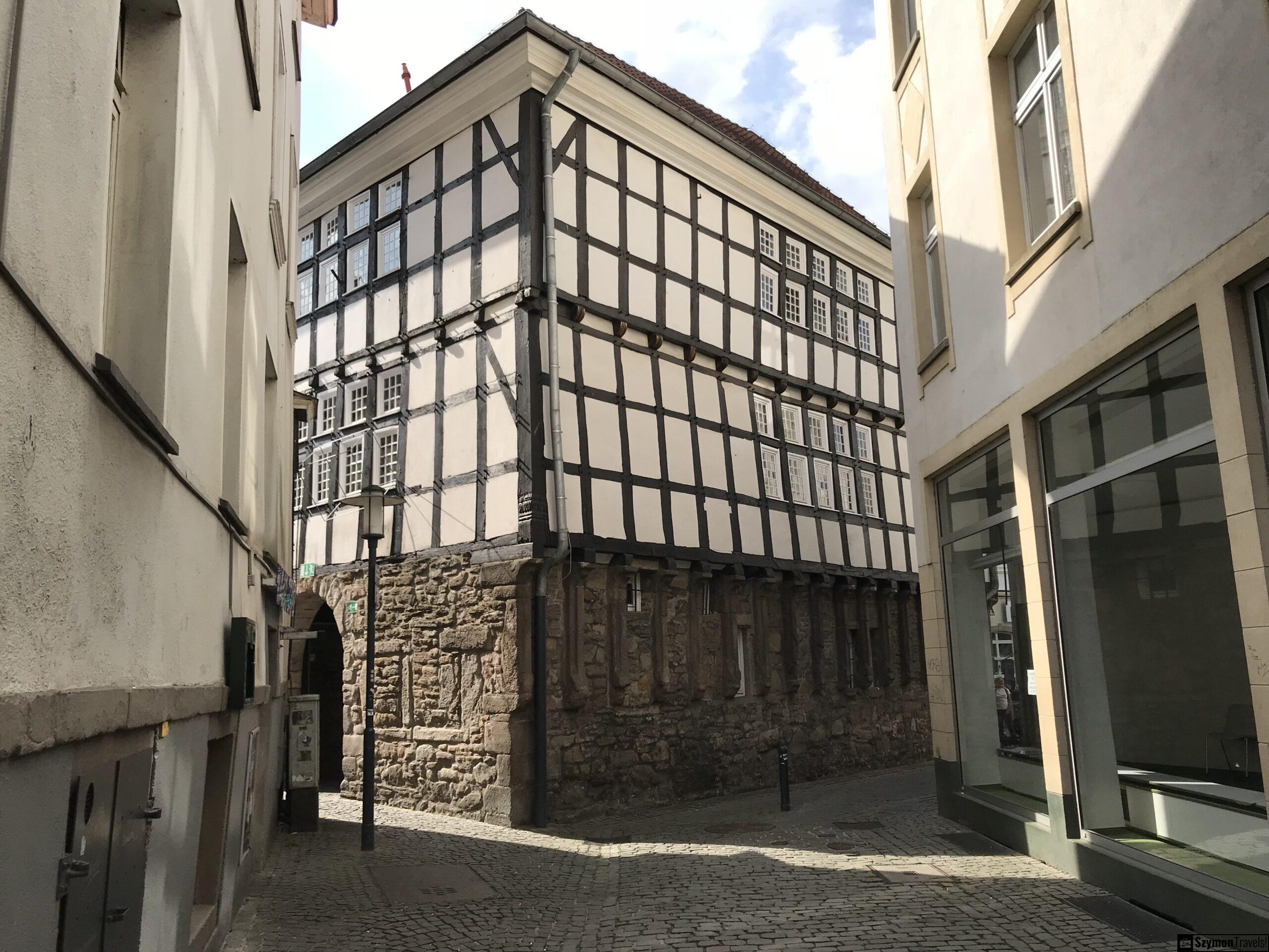 Widok budynku i uliczki w Hattingen