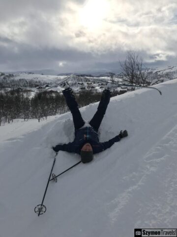 Szymon na nartach w Vøringsfossen Szymon na nartach w Vøringsfossen
