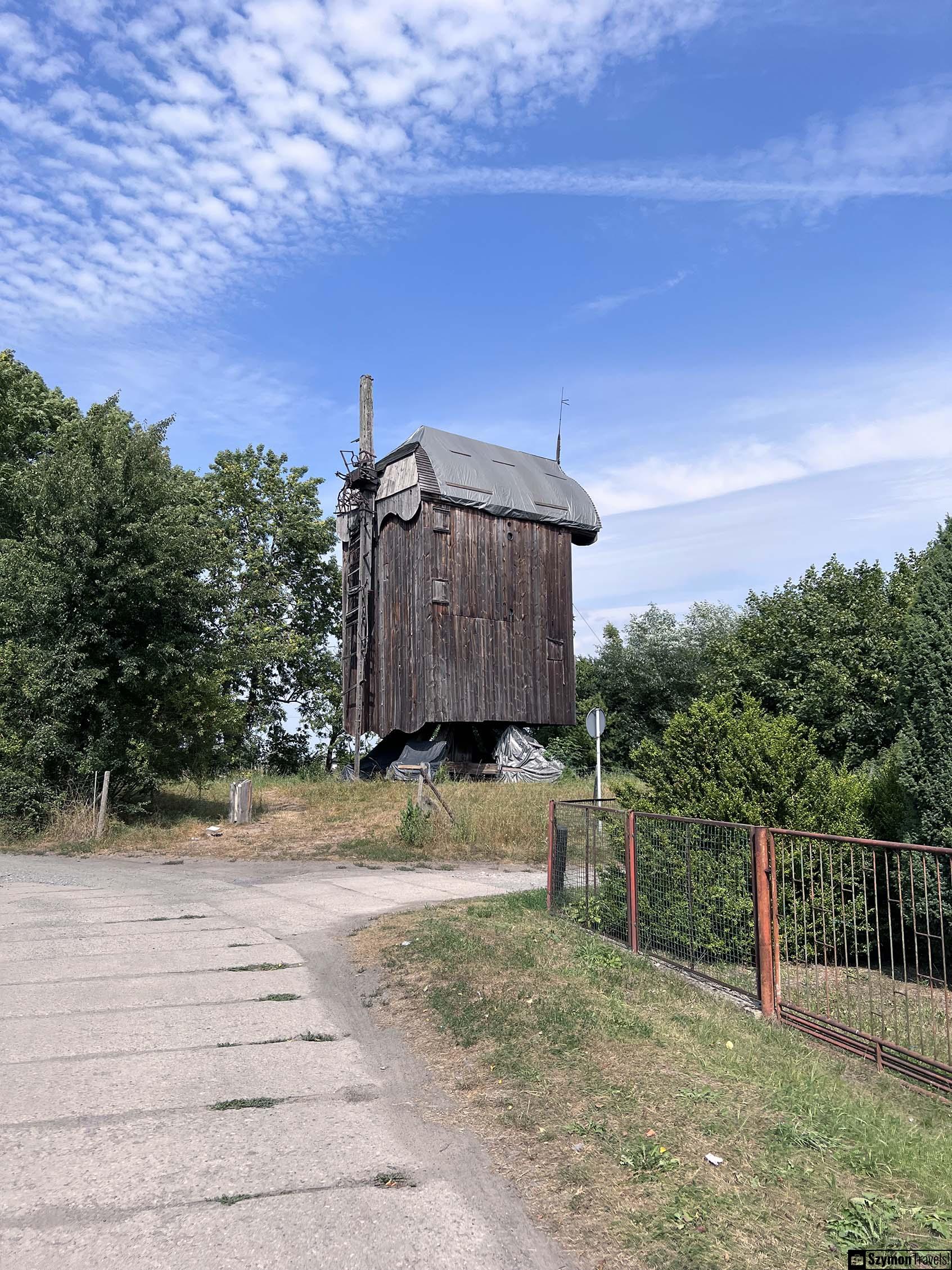 Trestle windmills in Drewnica