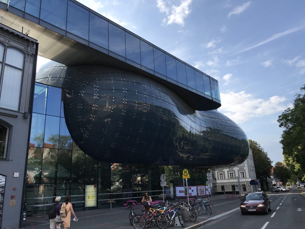 Graz w Austrii – weekendowy przewodnik po mieście, Kunsthaus, Murinsel, Schlossberg i styryjskim jedzeniu