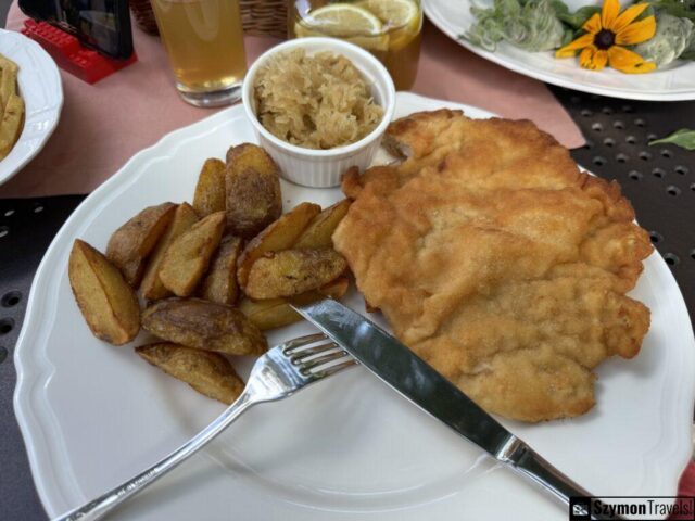 Tradycyjny schabowy w Restauracji Siedem Drzew Biskupice