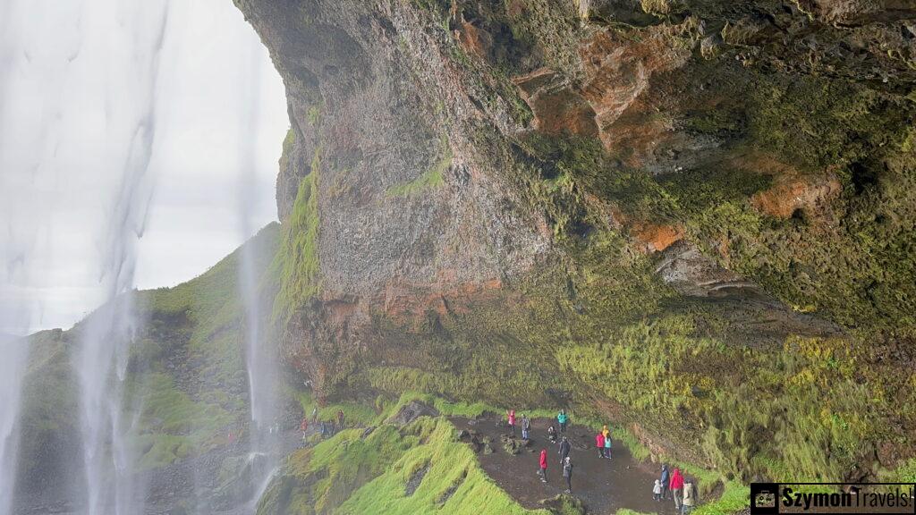 Jaskinia za wodospadem Seljalandsfoss, Islandia Jaskinia za wodospadem Seljalandsfoss, Islandia