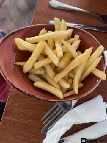 Frytki w Halldórskaffi, Vik, Islandia