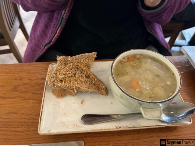 Zupa rybna w Halldórskaffi, Vik, Islandia