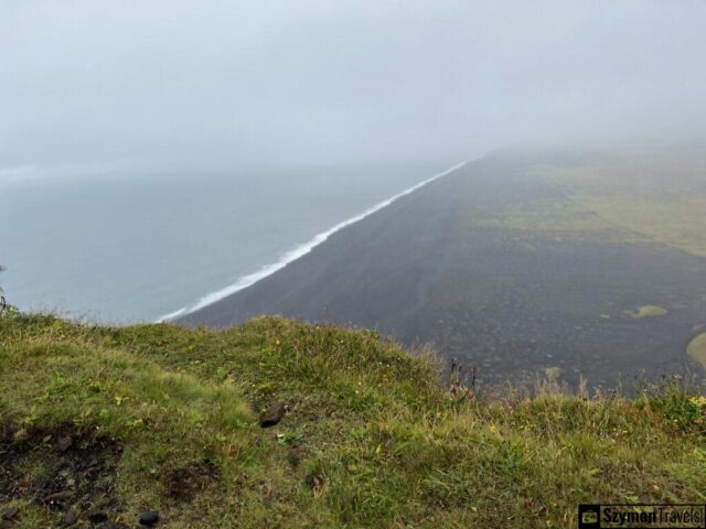 Widok na czarną plaże z Dyrhólaey, Islandia