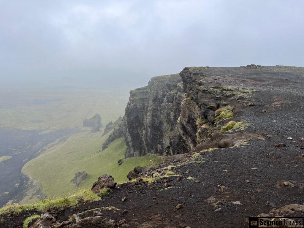 Strome klify w Dyrhólaey, Islandia Klify w Dyrhólaey, Islandia