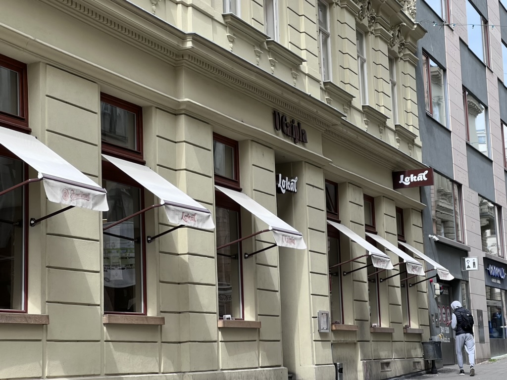 Wejście do Lokál U Caipla, Brno, Czechy Wejście do Lokál U Caipla, Brno, Czechy