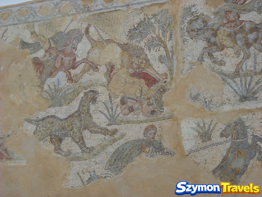 Fragment rzymskiej mozaiki z Kartaginy ze scenami zwierząt i roślinnością