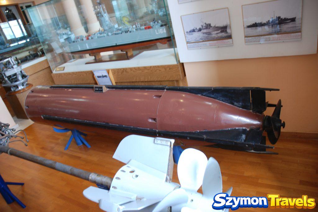 Torpeda i elementy napędu morskiego w Muzeum Morskim Krety w Chanii