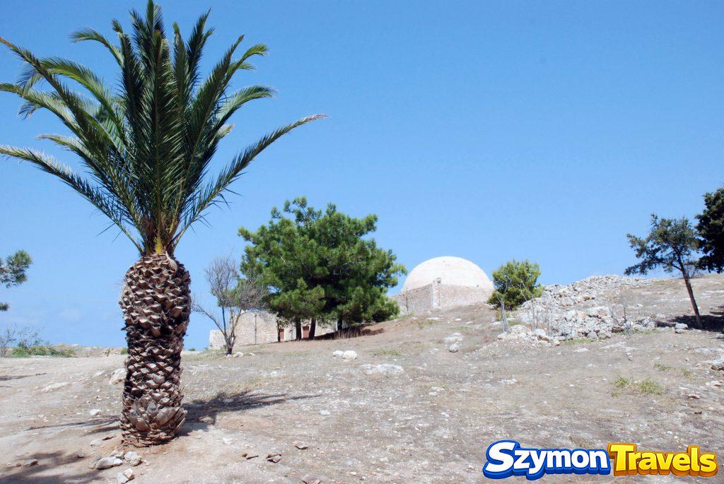Palma i kopuła meczetu Sułtana Ibrahima na terenie Fortezzy w Rethymno