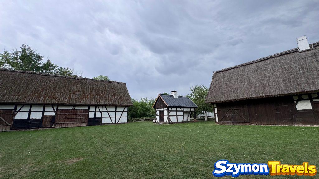 Zabudowania szachulcowe i stodoły w Muzeum Wsi Opolskiej