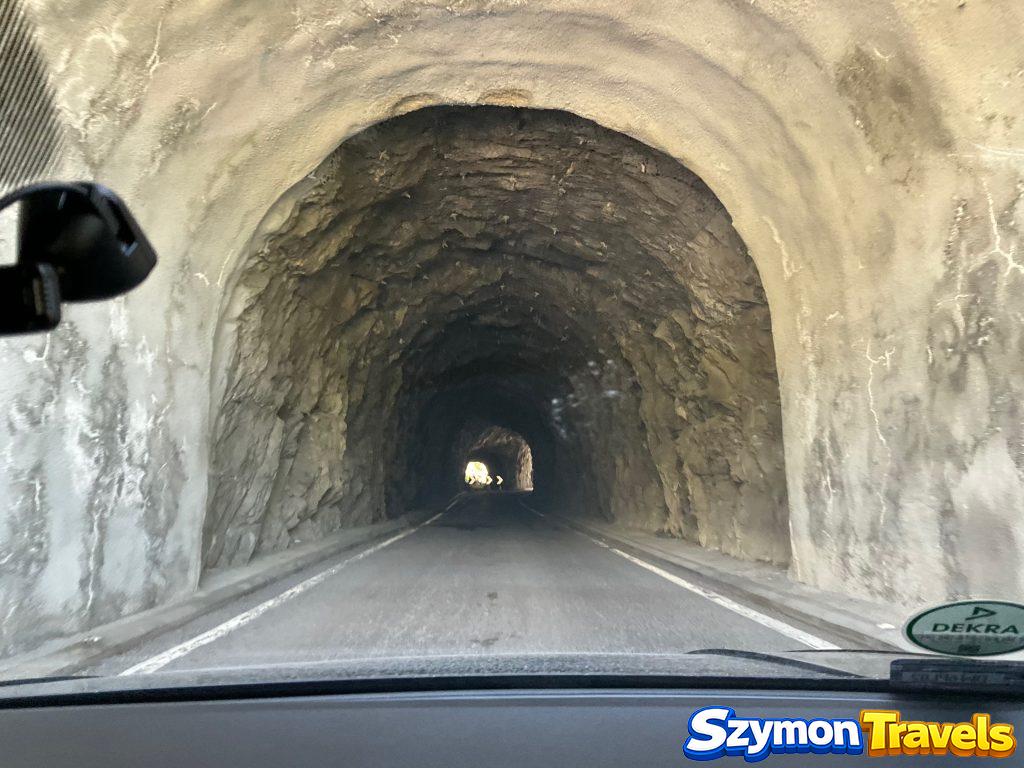 Tunel drogowy na trasie do Grande Dixence w Szwajcarii