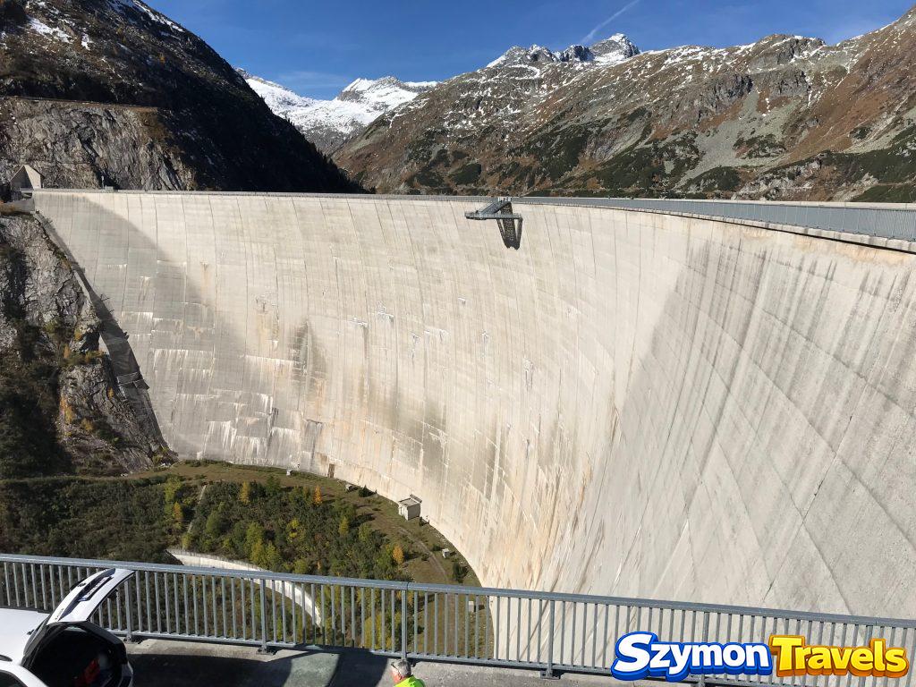 Kölnbrein Dam Austria – ściana najwyższej zapory Austrii Kölnbrein Dam w Austrii, ogromna betonowa ściana zapory w Alpach