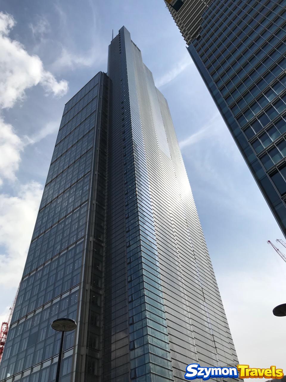 Wieżowiec 110 Bishopsgate oglądany od dołu w City of London
