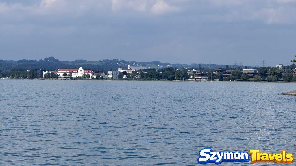 Widok z Bregencji przez Jezioro Bodeńskie na drugi brzeg