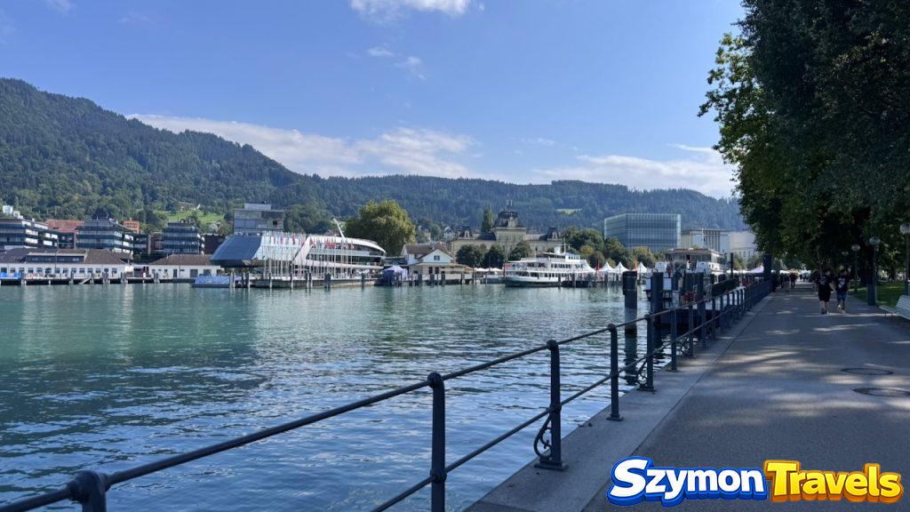 Promenada i port w Bregencji nad Jeziorem Bodeńskim w Austrii
