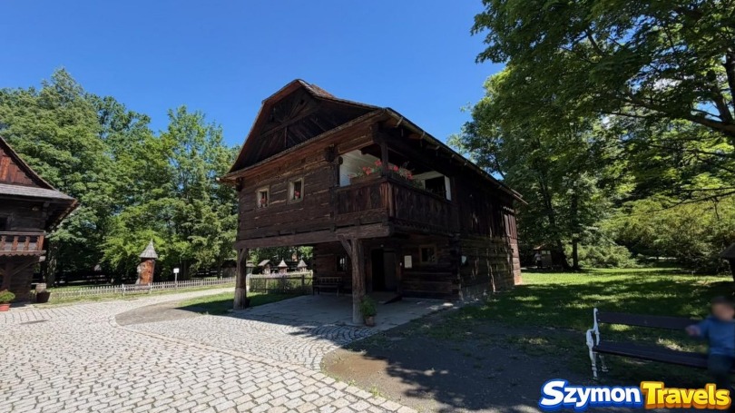 Rožnov pod Radhoštěm: drewniane miasteczko, skansen wołoski i smak Beskidów