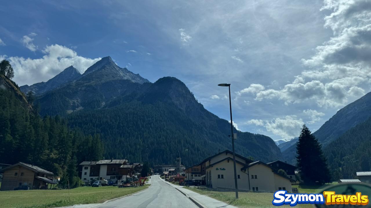 Wjazd do Les Haudères w Val d’Hérens w kantonie Valais
