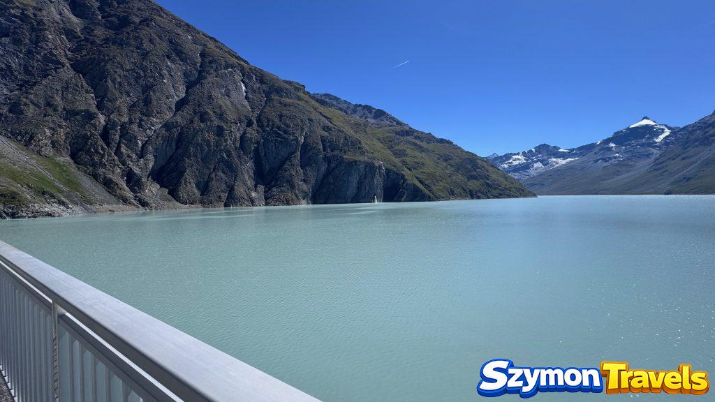 Lac des Dix za zaporą Grande Dixence w Szwajcarii