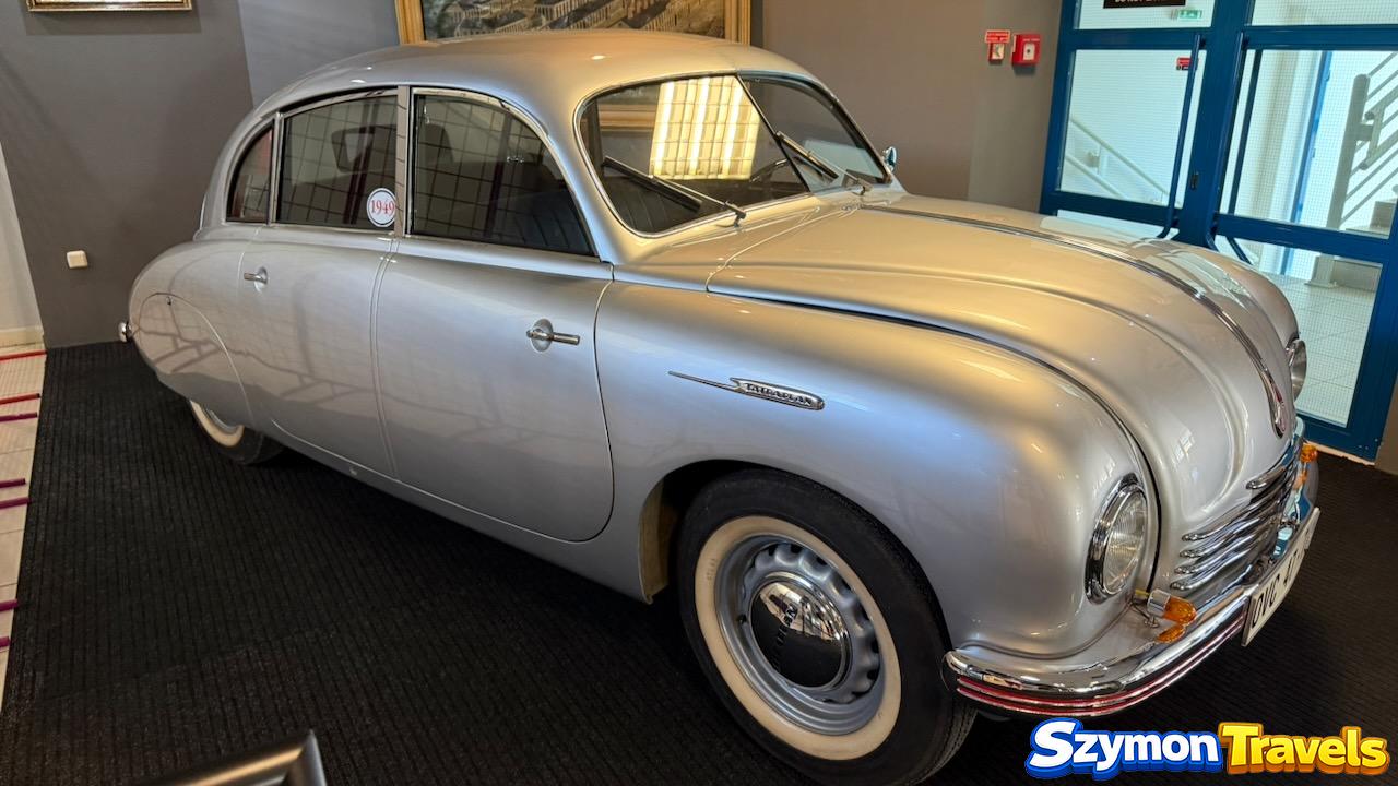 Srebrna Tatra 600 Tatraplan z 1949 roku w muzeum w Kopřivnicach
