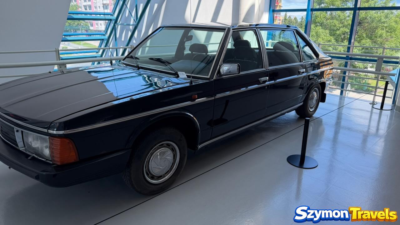 Czarna Tatra 613 K samochód paradny w Muzeum Tatra