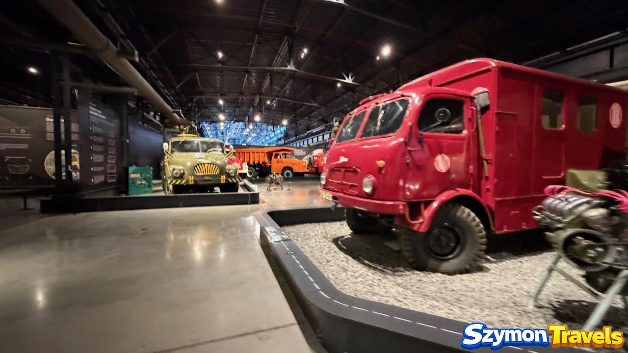 Czerwona Tatra 805 w wersji strażackiej w Muzeum ciężarówek Tatra