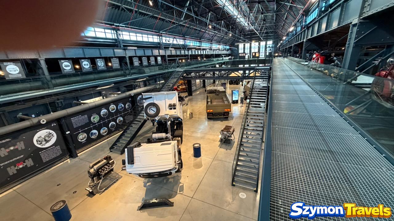 Muzeum ciężarówek Tatra oglądane z górnego pomostu