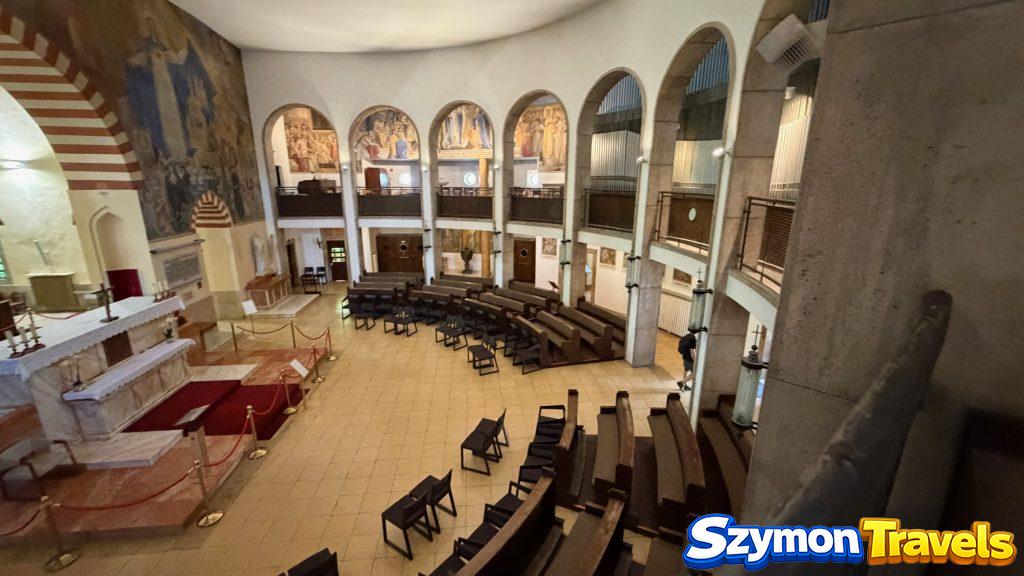 Widok na wnętrze dawnego meczetu z góry Widok z góry na wnętrze dawnego meczetu Paszy Gazi Kasima w Pécsu