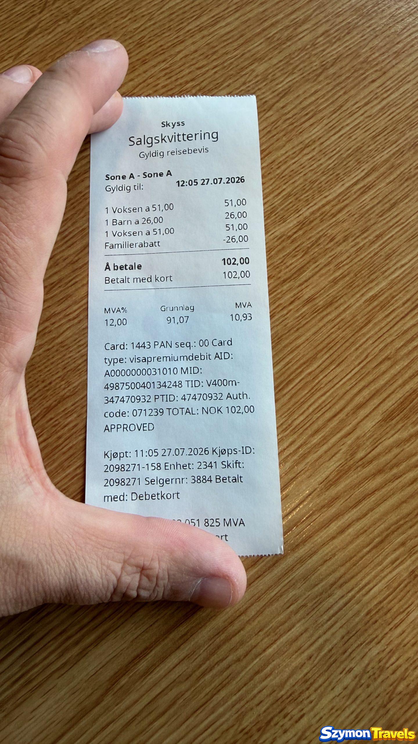 Cena promu Askøy–Bergen dla rodziny – paragon 2026 Paragon Skyss za dwa bilety dla dorosłych i rodzinny przejazd dziecka na trasie Askøy–Bergen, razem 102 NOK (około 40 PLN)